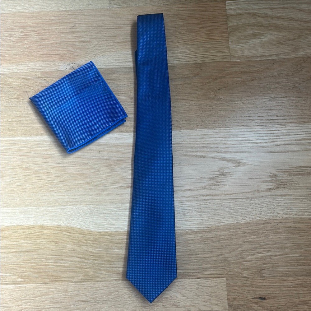Elegant Blue Tie and Pocket Square Set